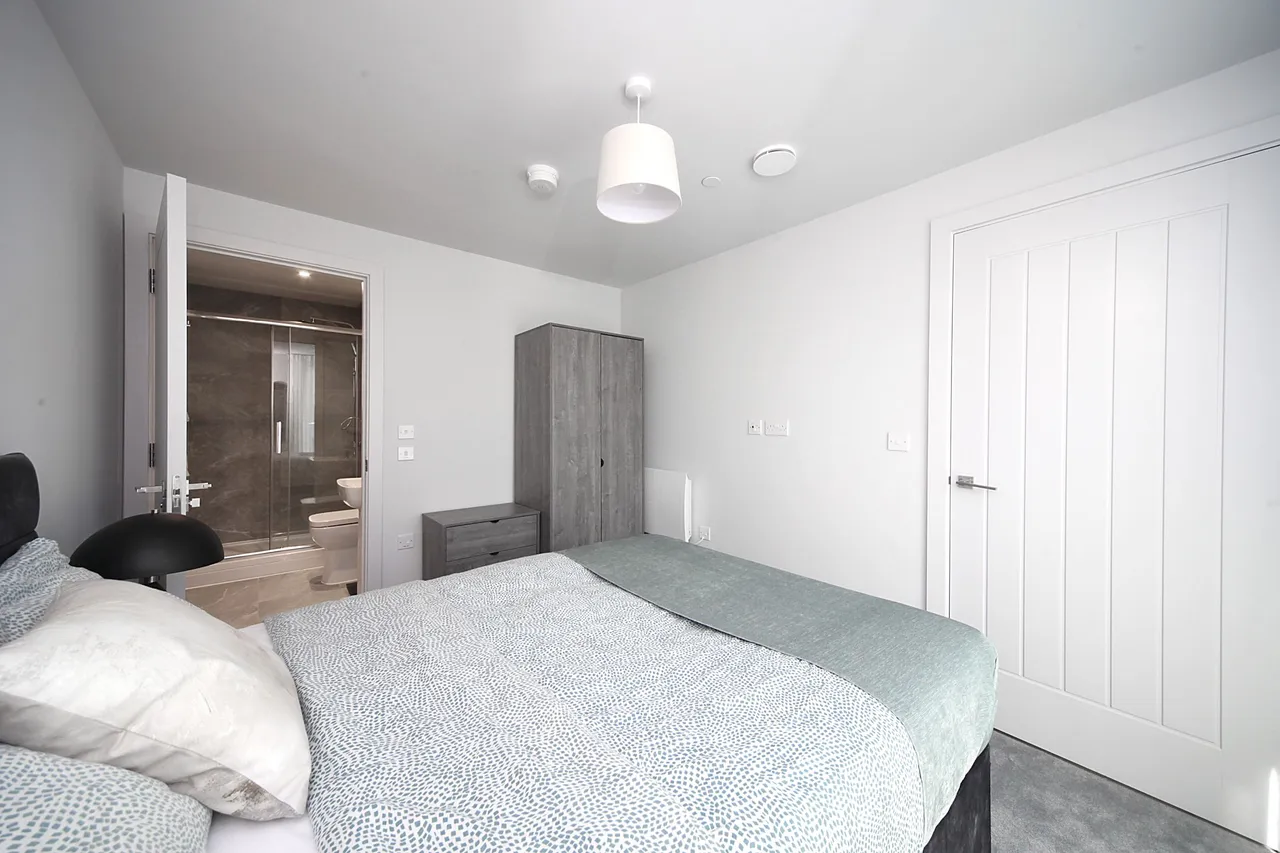 Bed Apartment with Parking in the Hive- Castle Street, Luton, photo 4