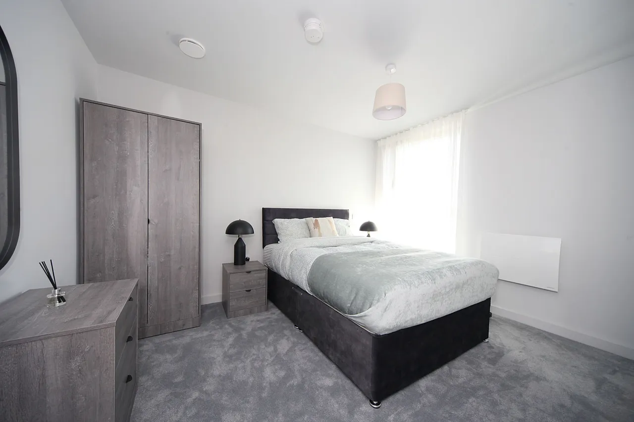 Bed Apartment with Parking in the Hive- Castle Street, Luton, photo 5