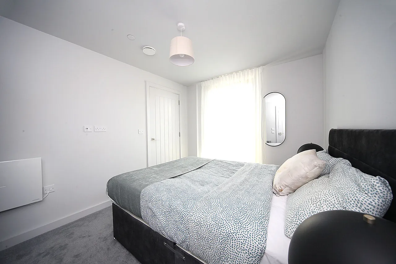 Bed Apartment with Parking in the Hive- Castle Street, Luton, photo 13