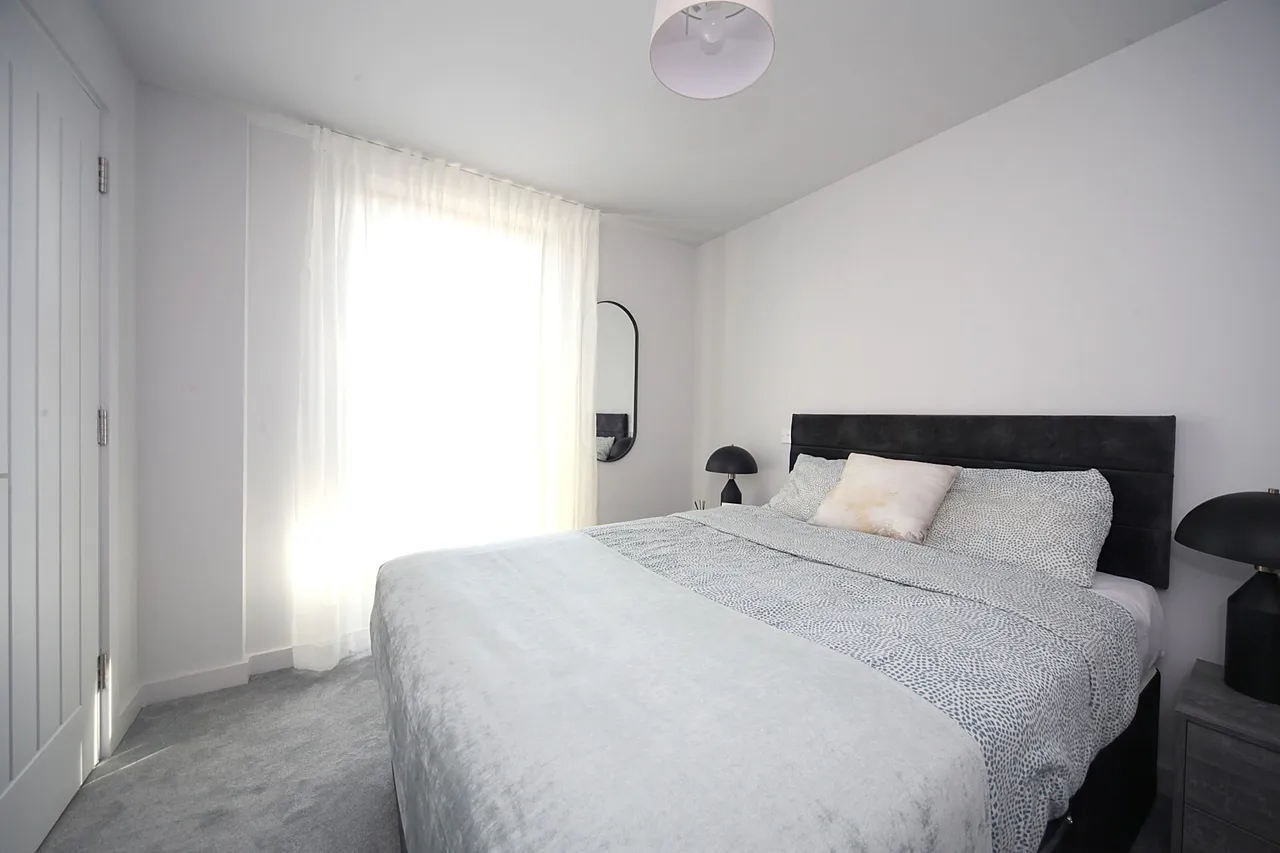 Bed Apartment with Parking in the Hive- Castle Street, Luton, photo 9