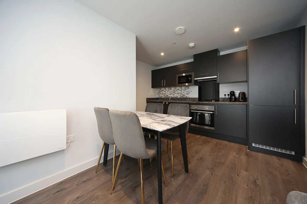 Bed Apartment with Parking in the Hive- Castle Street, Luton, photo 6