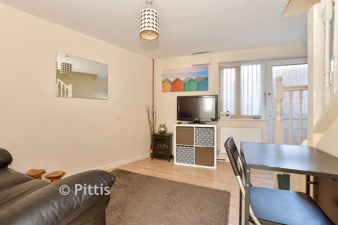 St. John's Road, Sandown, PO36, photo 4