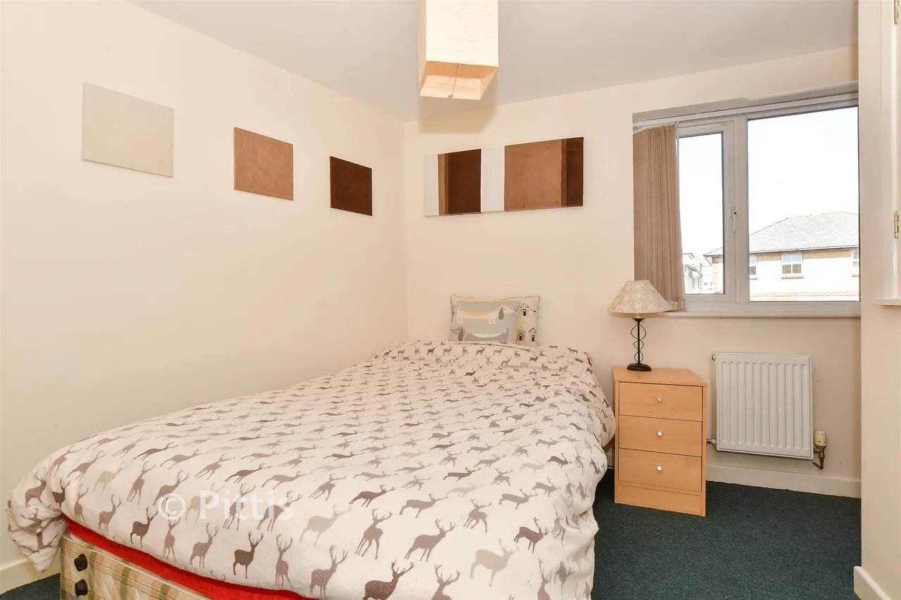 St. John's Road, Sandown, PO36, photo 5