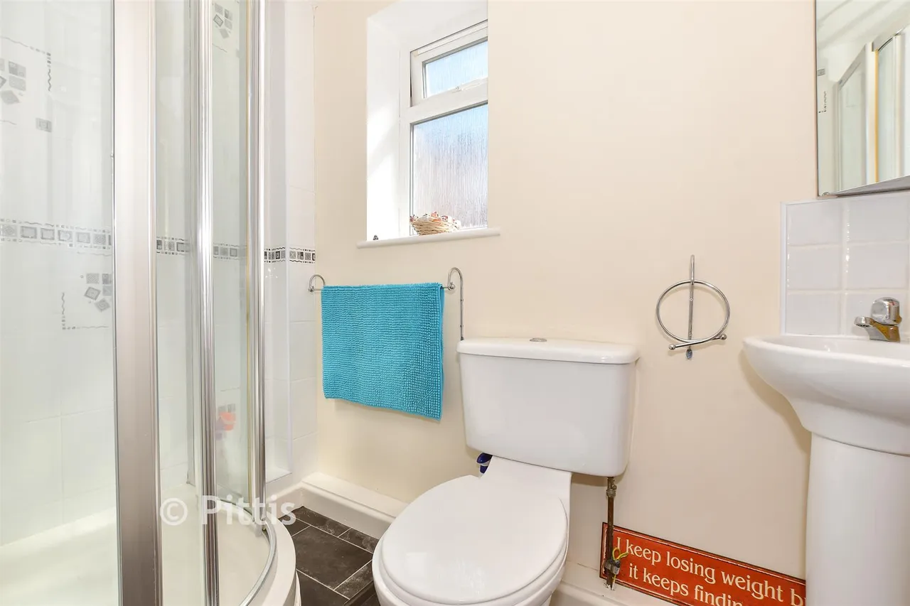 St. John's Road, Sandown, PO36, photo 7