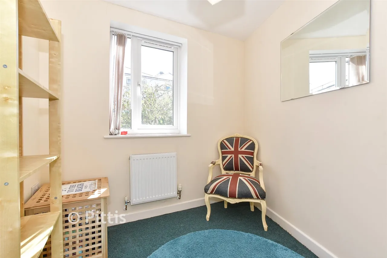 St. John's Road, Sandown, PO36, photo 6