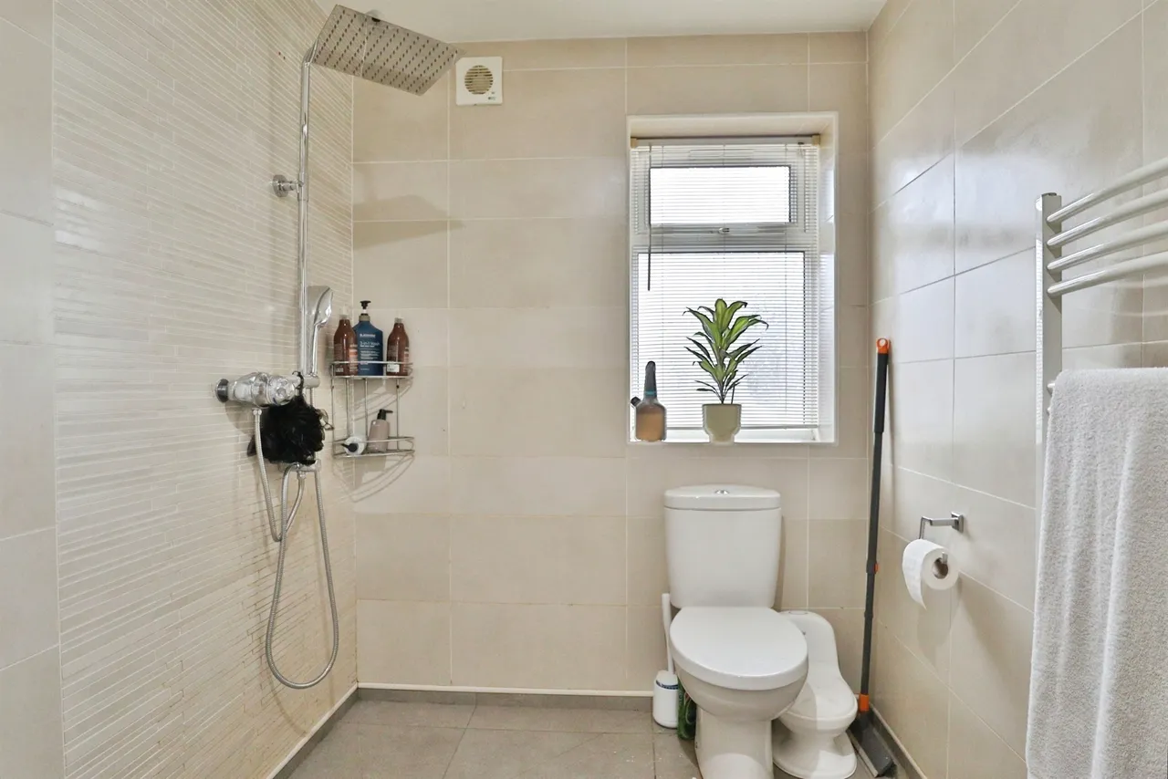 Acaster Drive, Garforth, LS25, photo 8