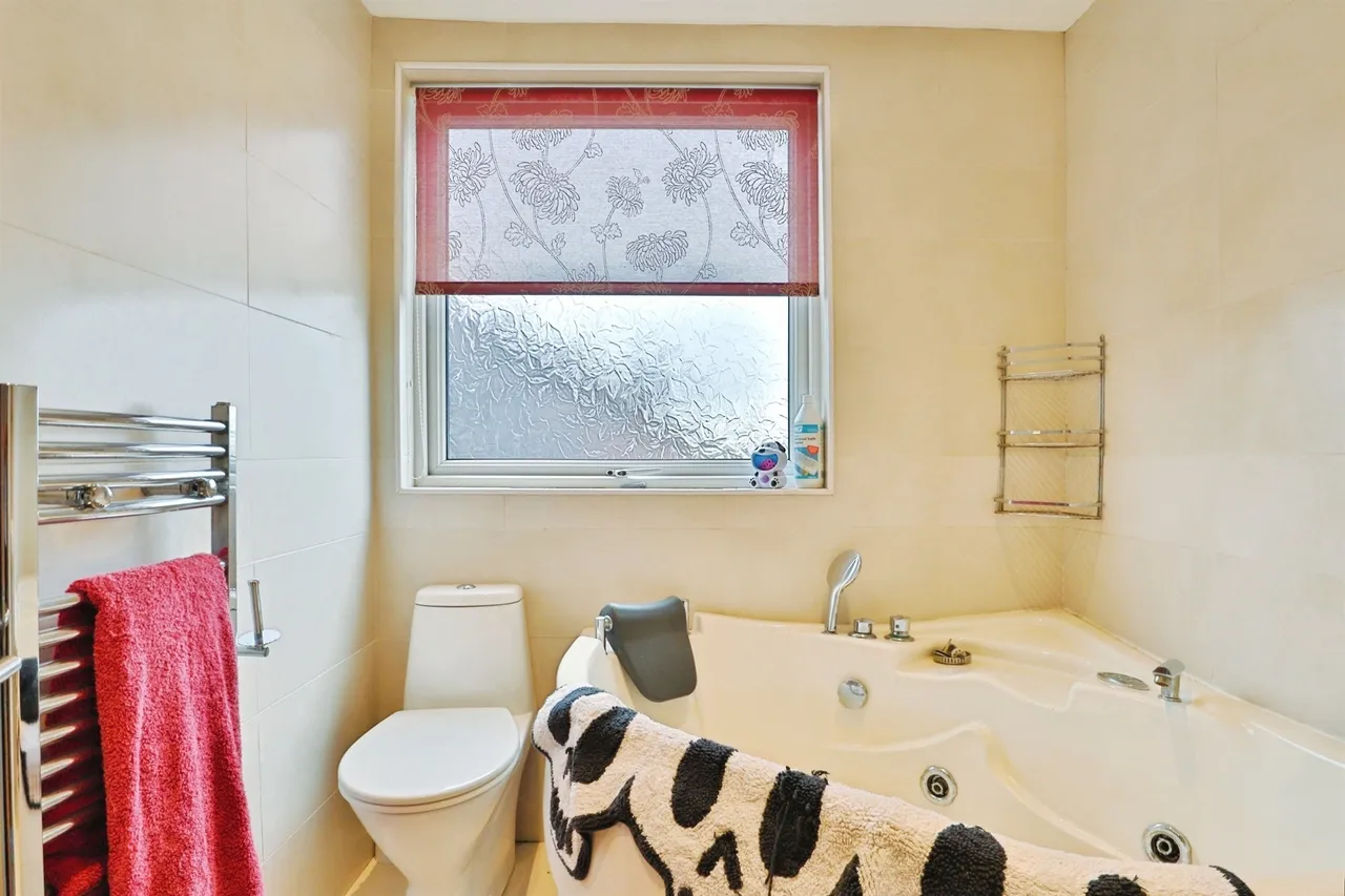 Acaster Drive, Garforth, LS25, photo 15