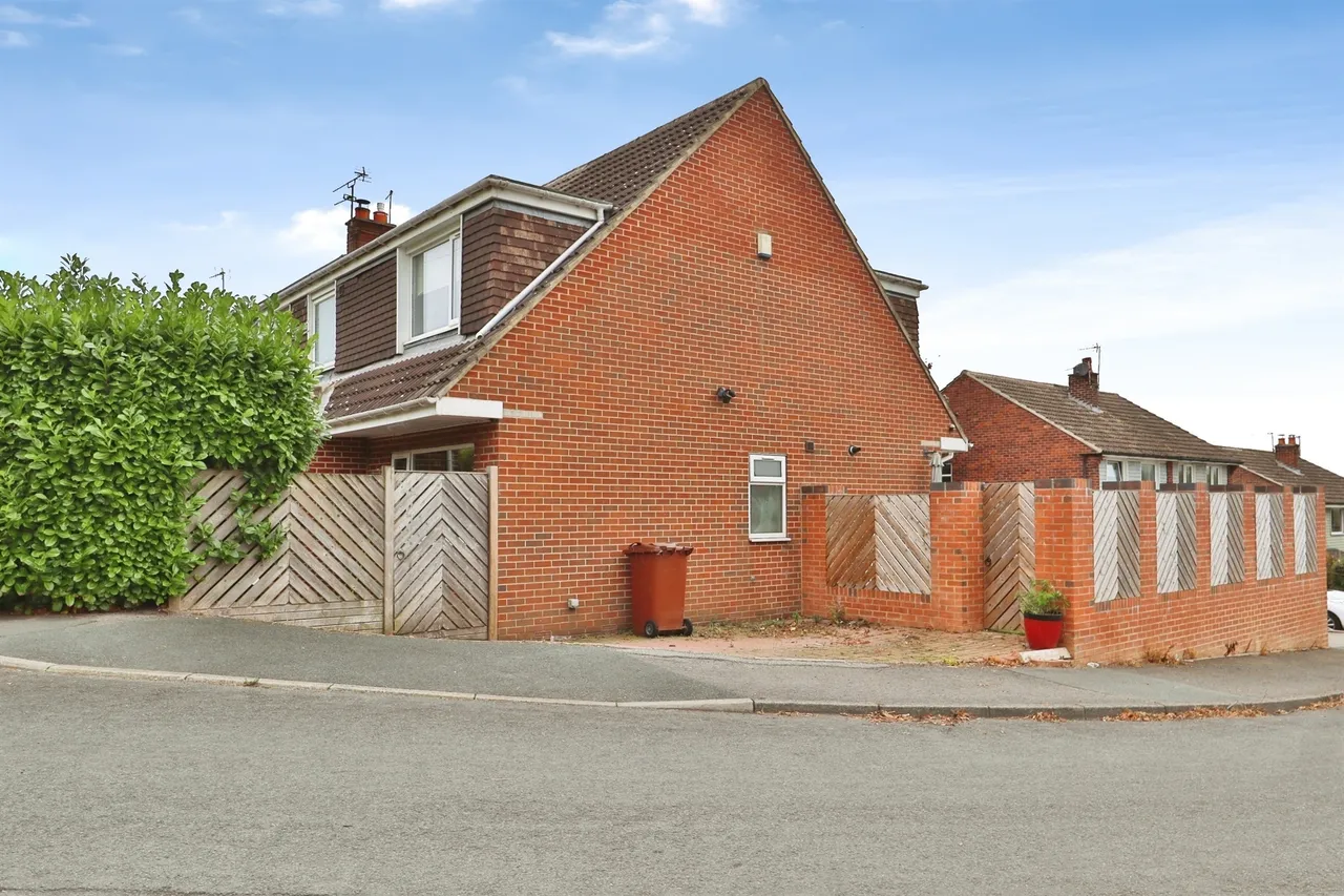 Acaster Drive, Garforth, LS25, photo 4