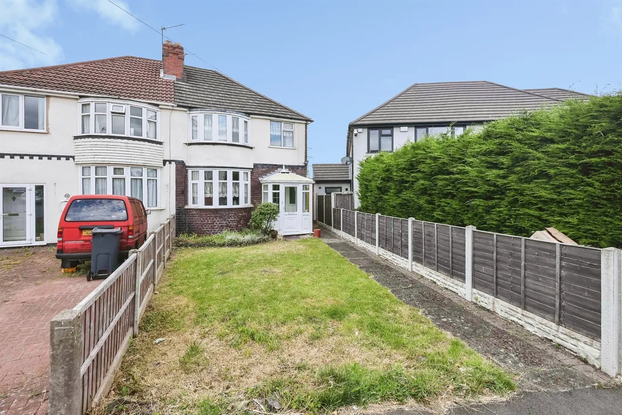 3 bed house for sale — Swan Crescent, Oldbury
