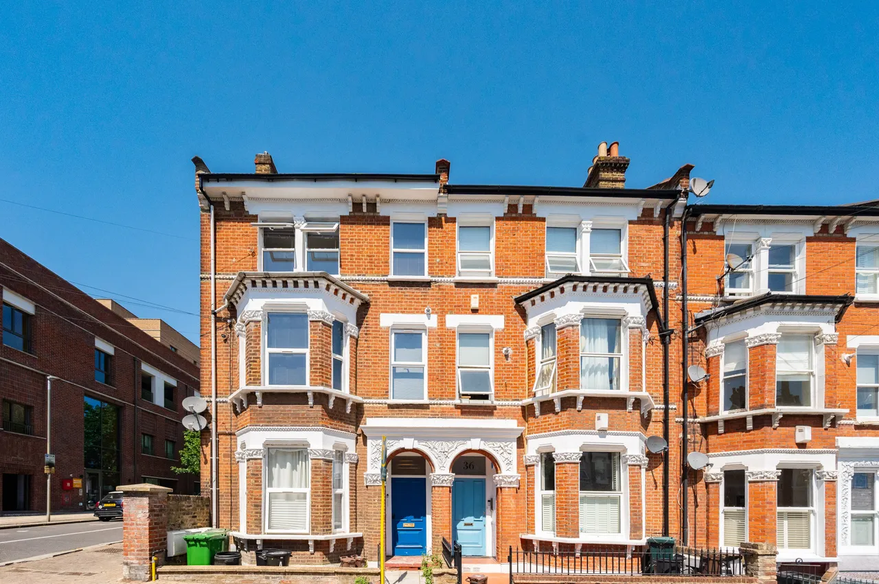 1 bed flat for sale — 38b Comyn Road, London