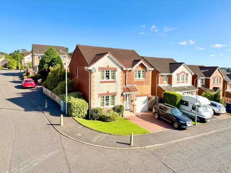 4 bed house for sale, Glen Court, Dalry, KA24
