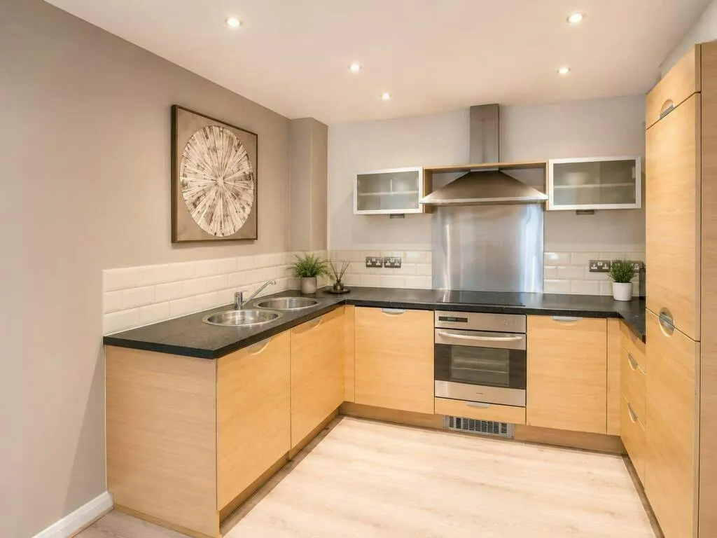St. Lawrence Street, Caminada House, M15, photo 4