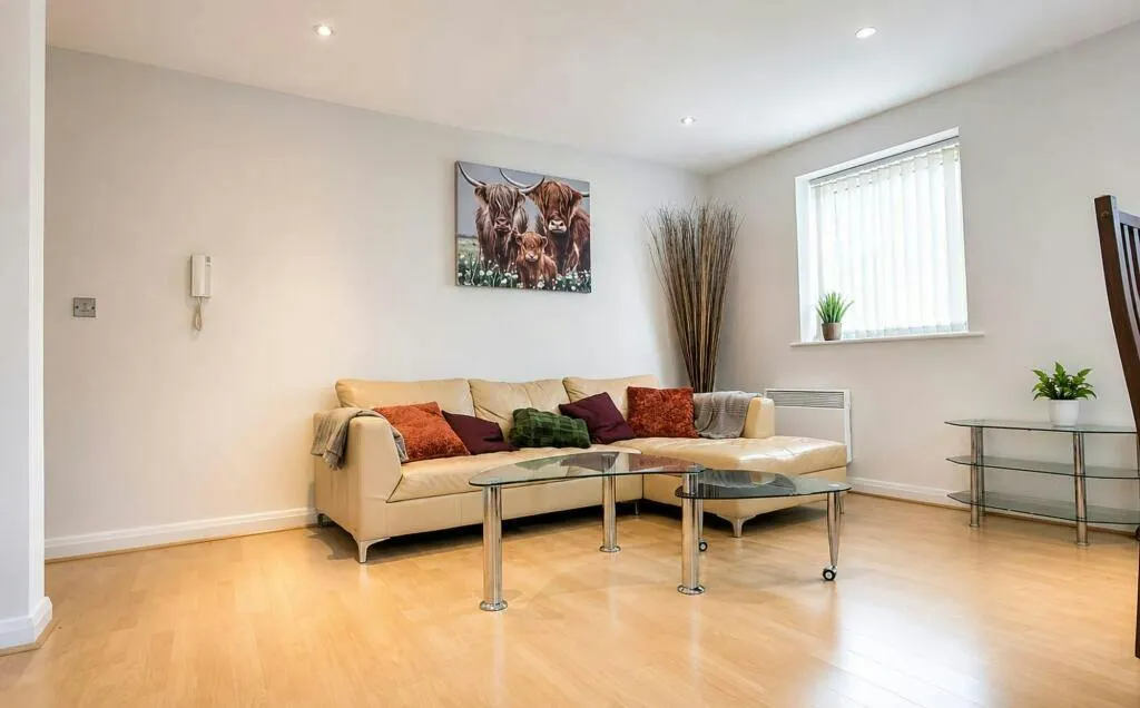 St. Lawrence Street, Caminada House, M15, photo 3