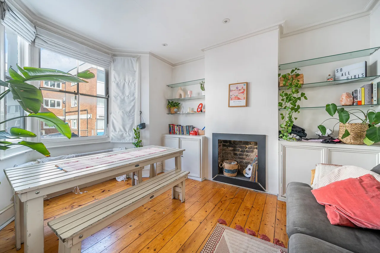 3 bed house to rent — 147 Estcourt Road, London