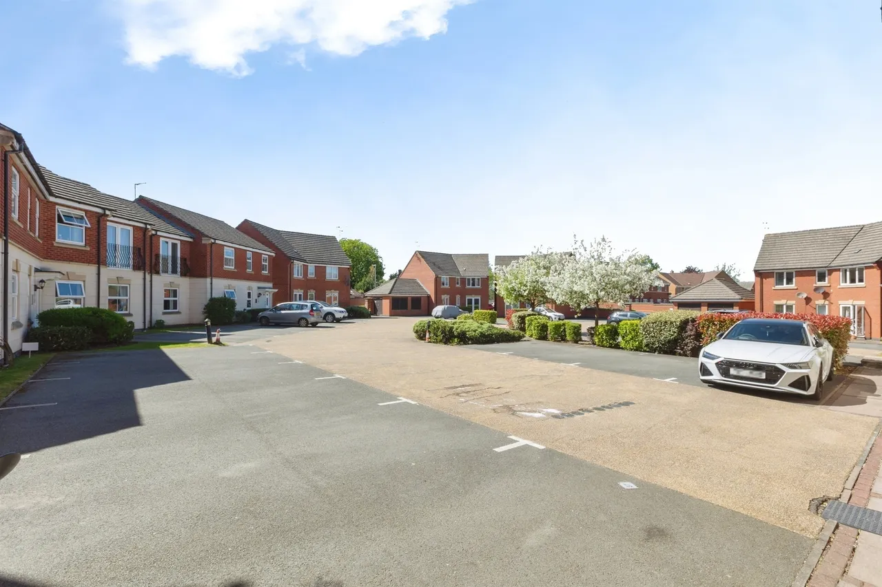 Loughland Close, Blaby, LE8, photo 16
