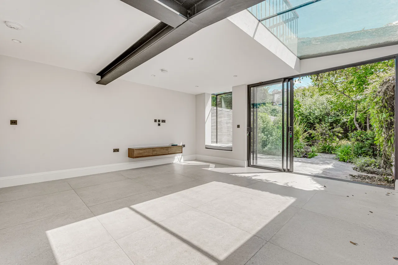 Elms Crescent, London, SW4, photo 2