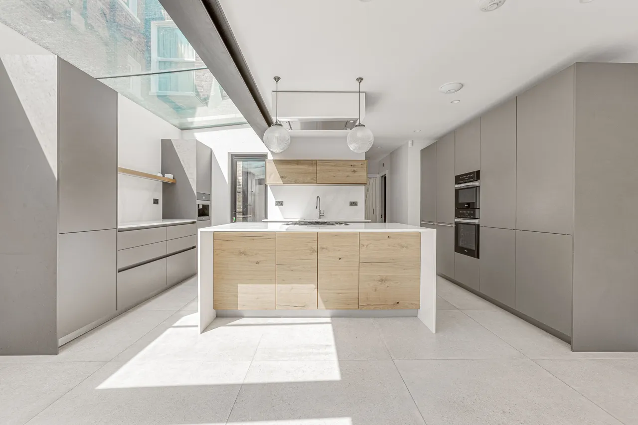 5 bed house to rent, Elms Crescent, London, SW4