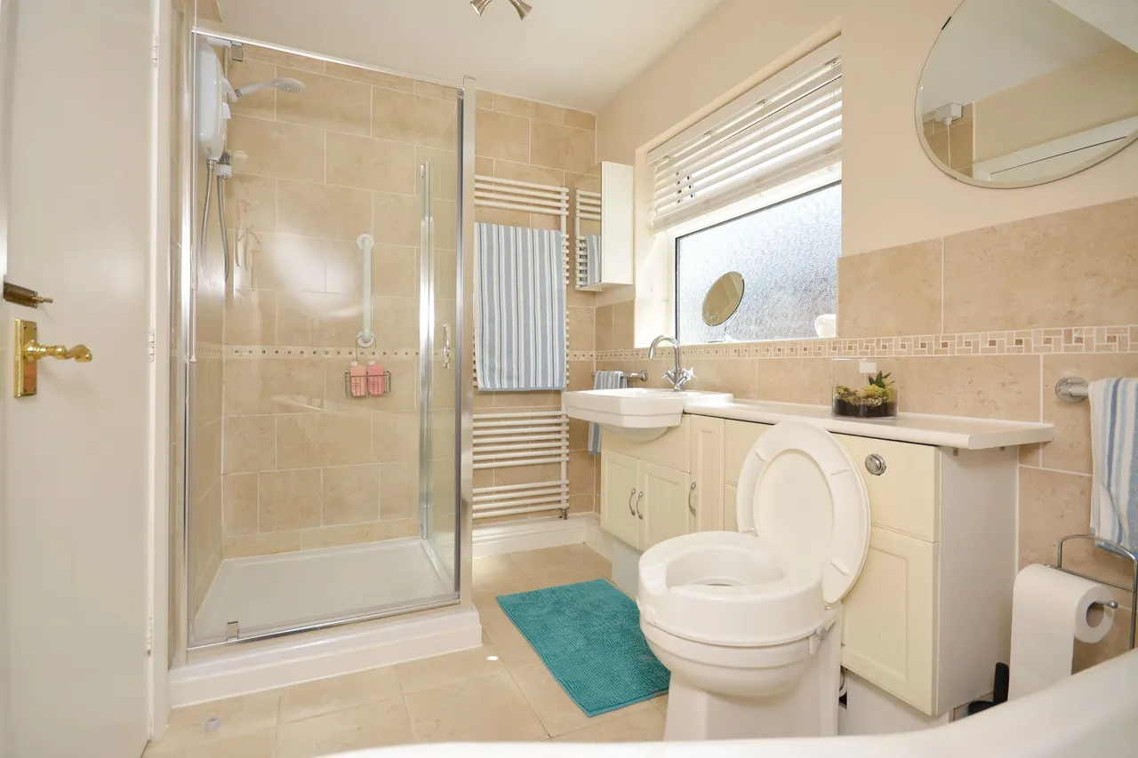 Fairways, Frodsham, photo 15