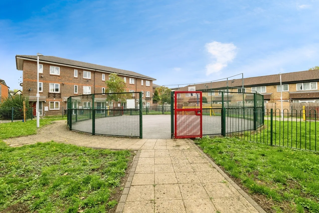 Tiptree Crescent, Clayhall, Essex, IG5, photo 17