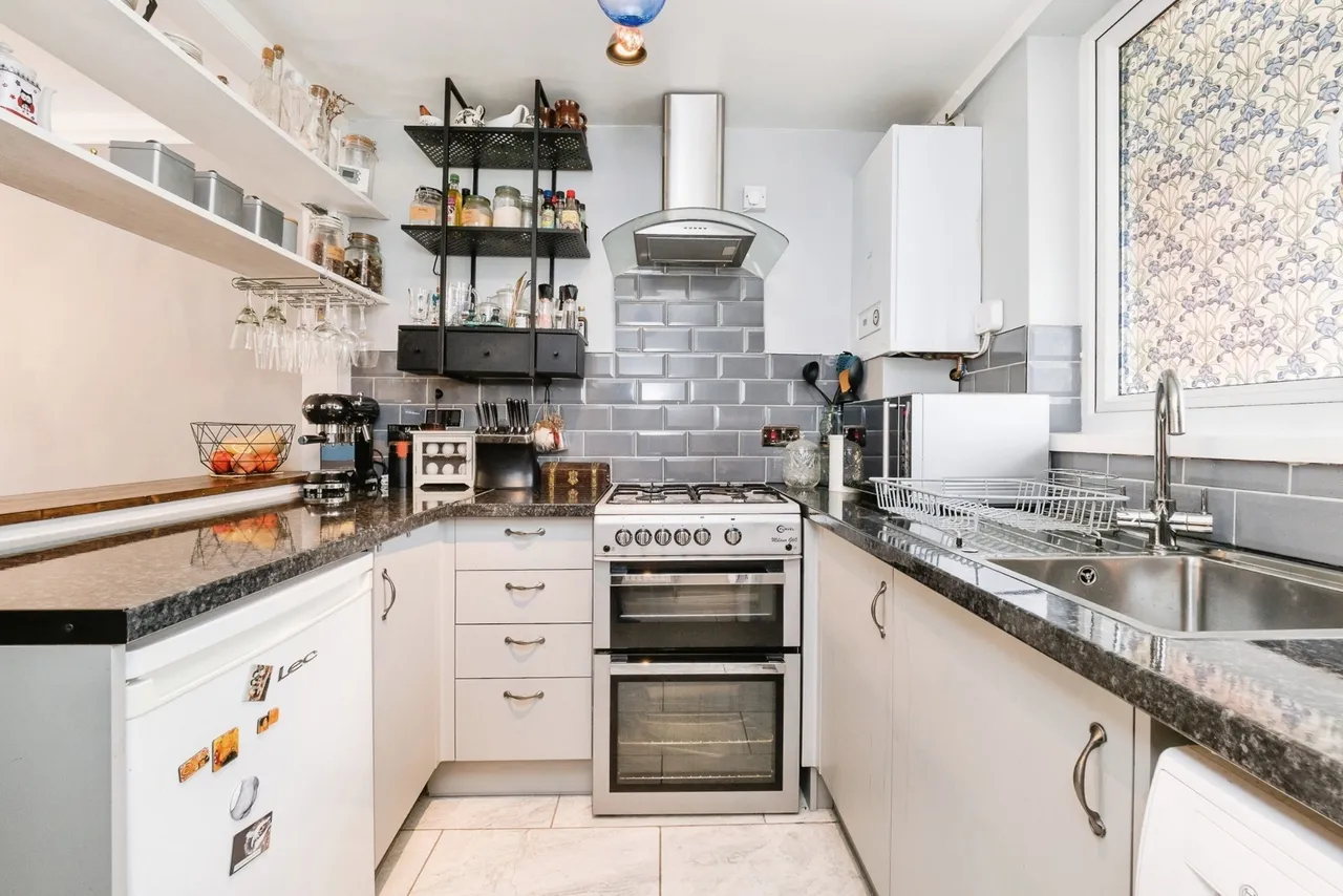 Tiptree Crescent, Clayhall, Essex, IG5, photo 10