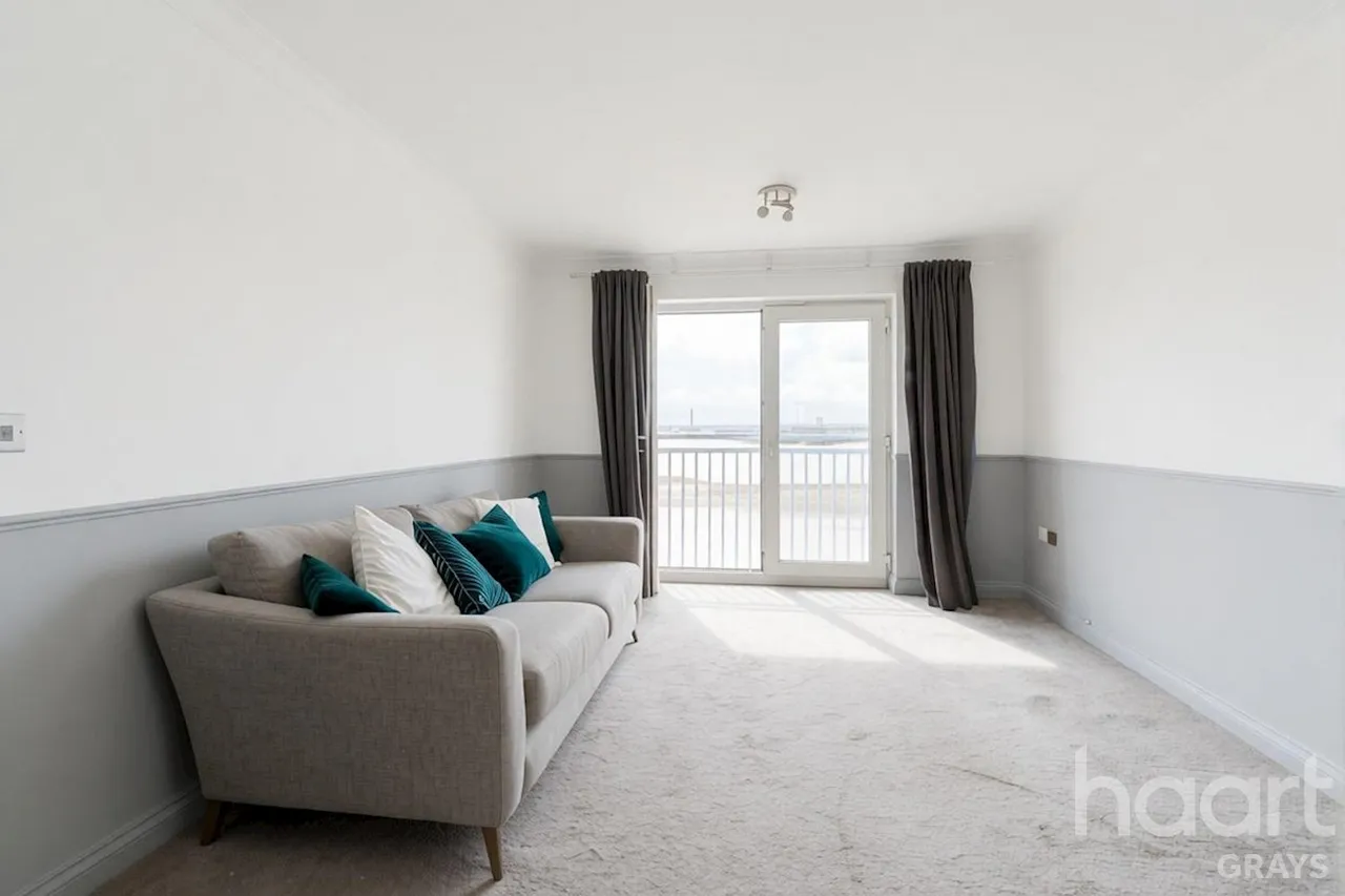 Worthing Close, Grays, RM17, photo 2