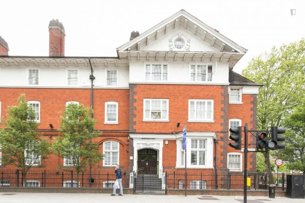 Fulham Palace Road, Hammersmith, W6, photo 7