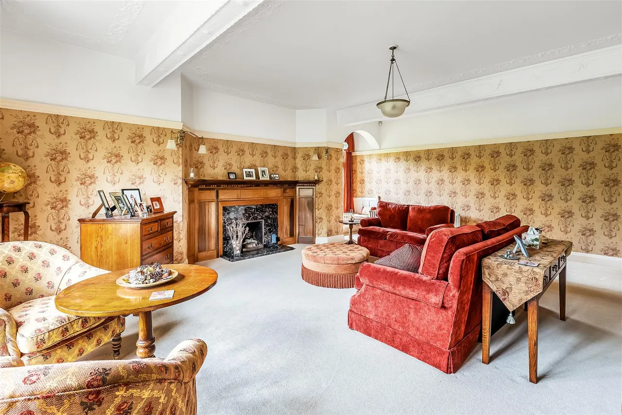 The Warren, Ashtead, KT21, photo 3