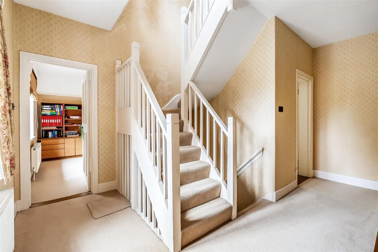 The Warren, Ashtead, KT21, photo 32