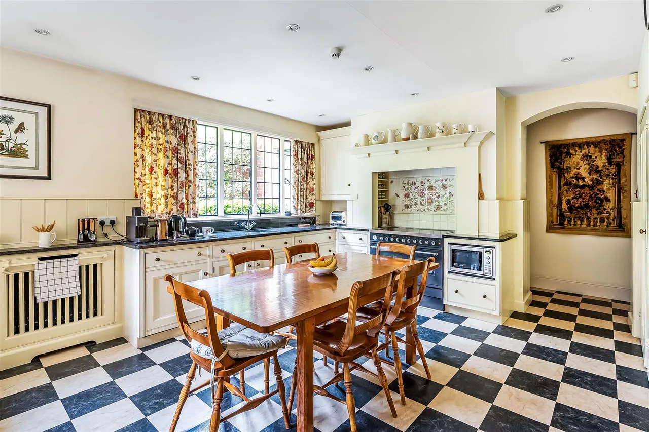 The Warren, Ashtead, KT21, photo 5