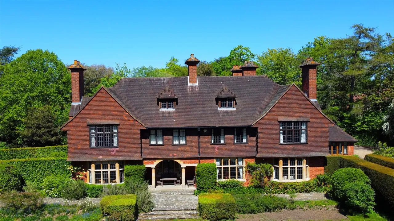 The Warren, Ashtead, KT21, photo 2