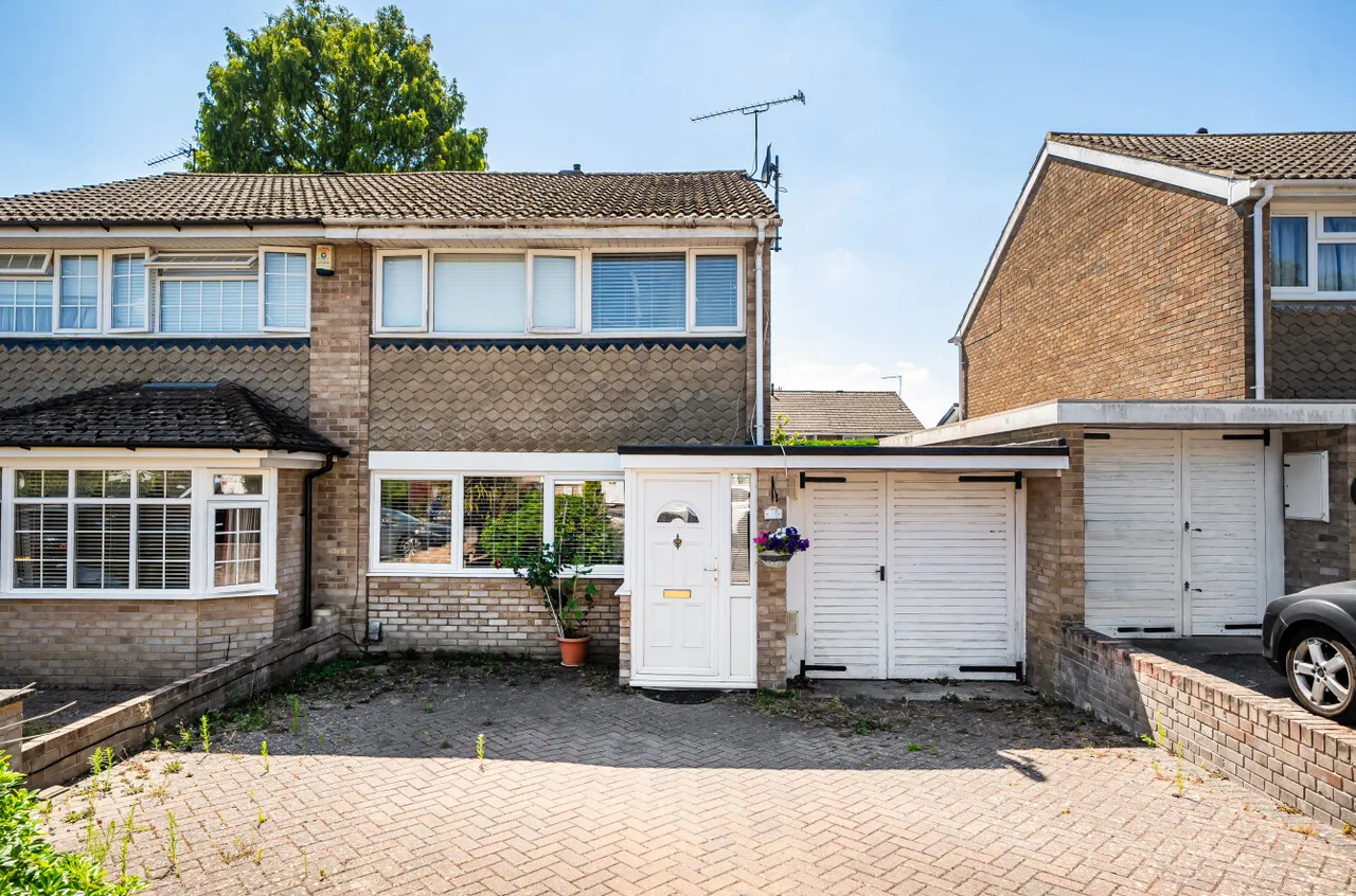 3 bed house for sale, Plover Close, Lordswood, SO16