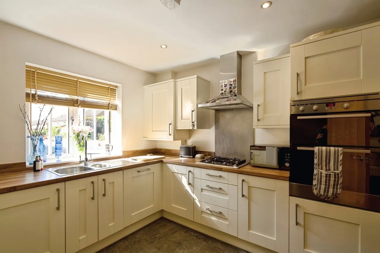 Yapton Road, Barnham, PO22, photo 13