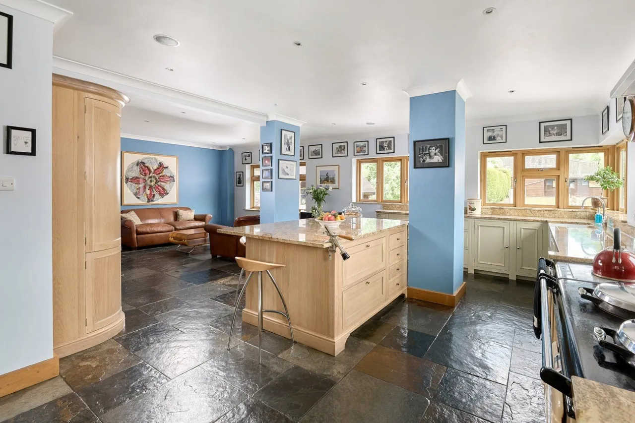 Hewshott Lane, Liphook, Hampshire, GU30 7SU, photo 7
