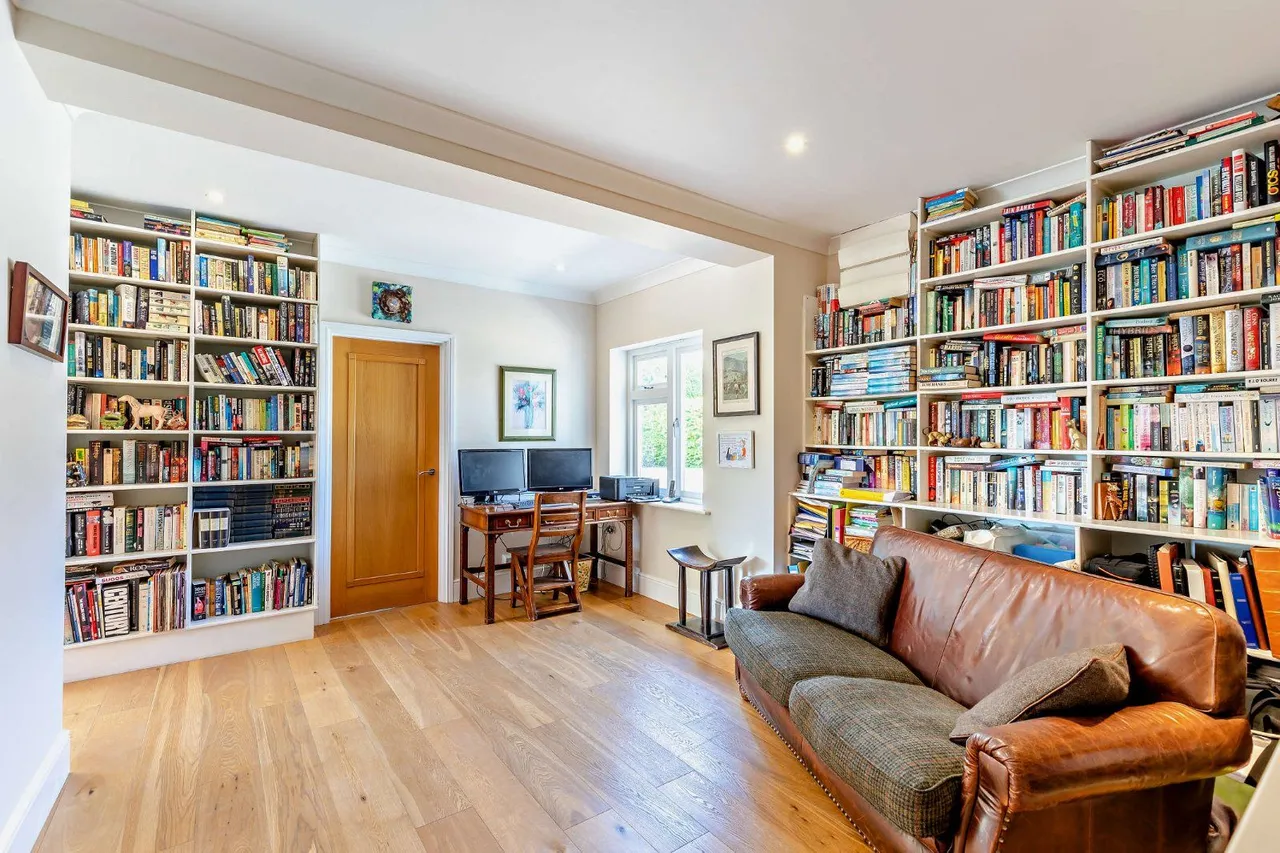 Hewshott Lane, Liphook, Hampshire, GU30 7SU, photo 11