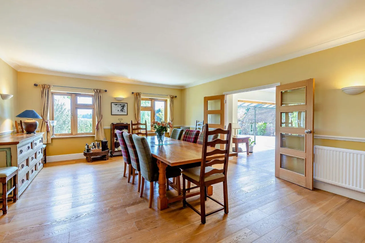 Hewshott Lane, Liphook, Hampshire, GU30 7SU, photo 8