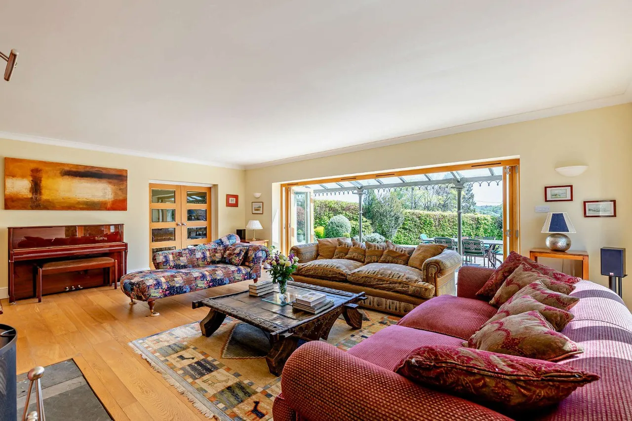 Hewshott Lane, Liphook, Hampshire, GU30 7SU, photo 10