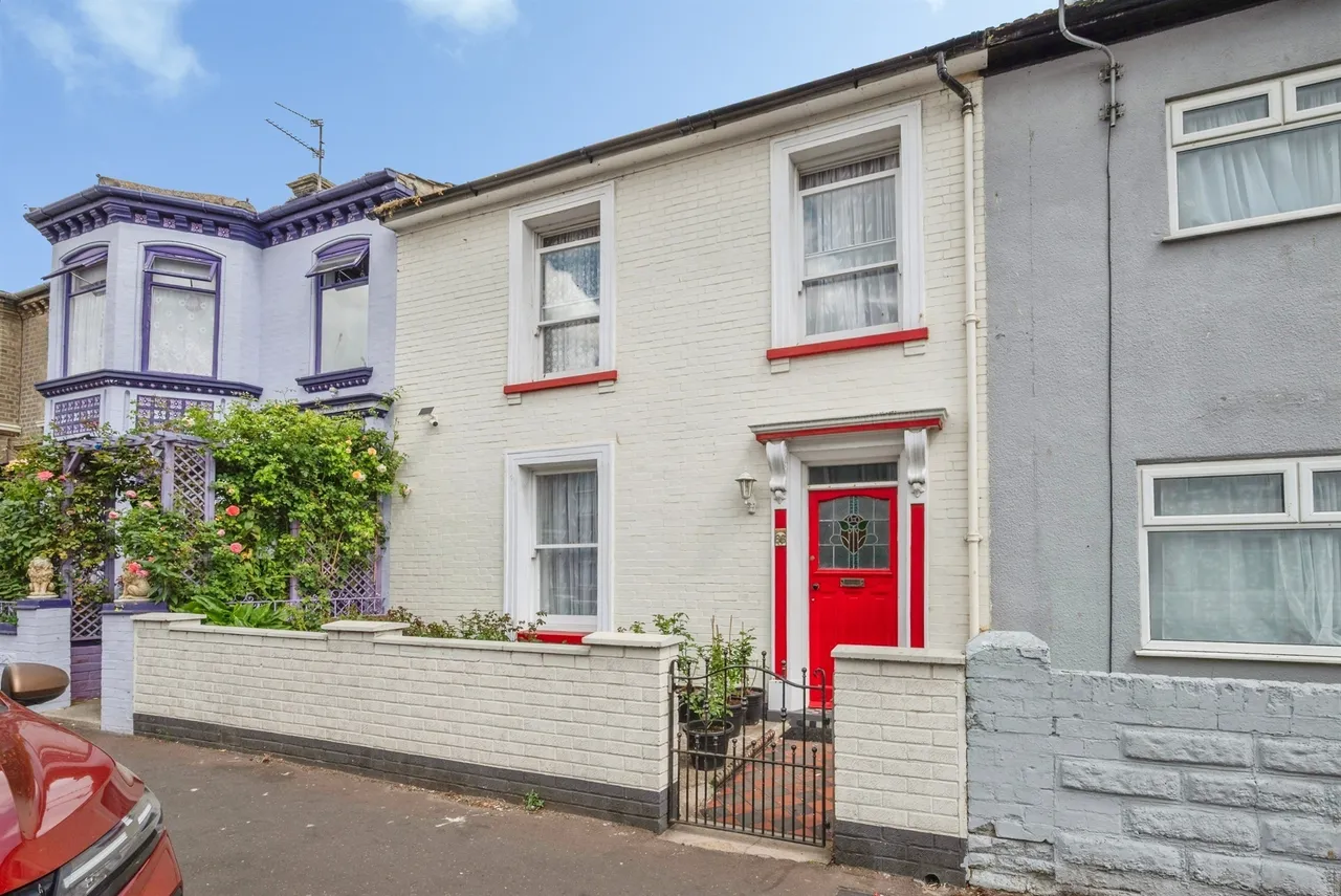 3 bed house for sale — Nelson Road North, Great Yarmouth