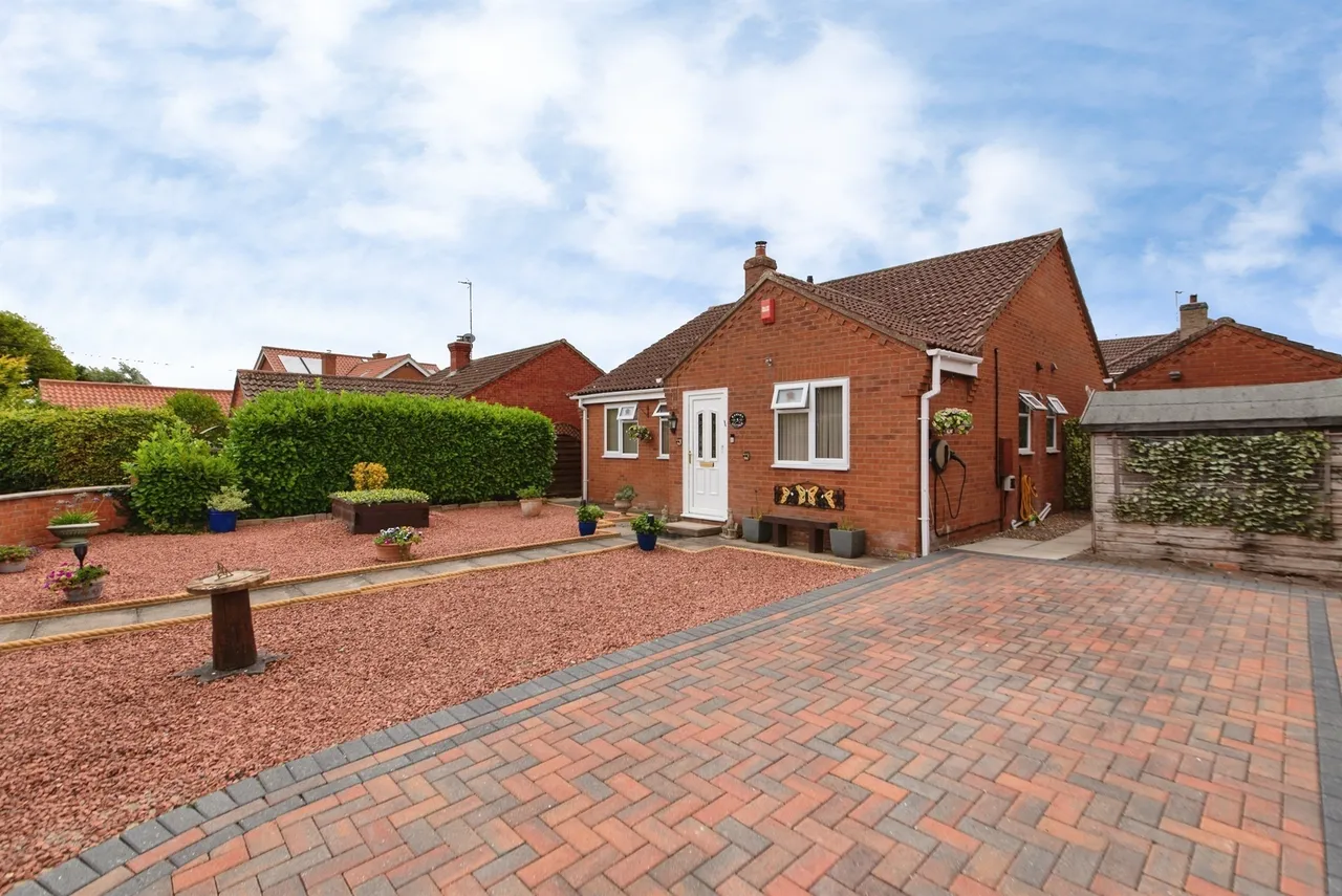 3 bed house for sale — Orchard Close, Helpringham, Sleaford