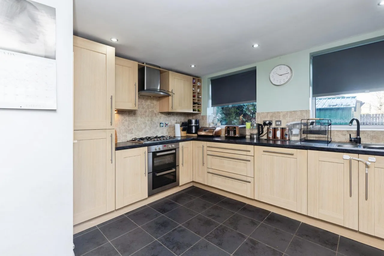 Hodgson Lane, Drighlington, BD11, photo 4