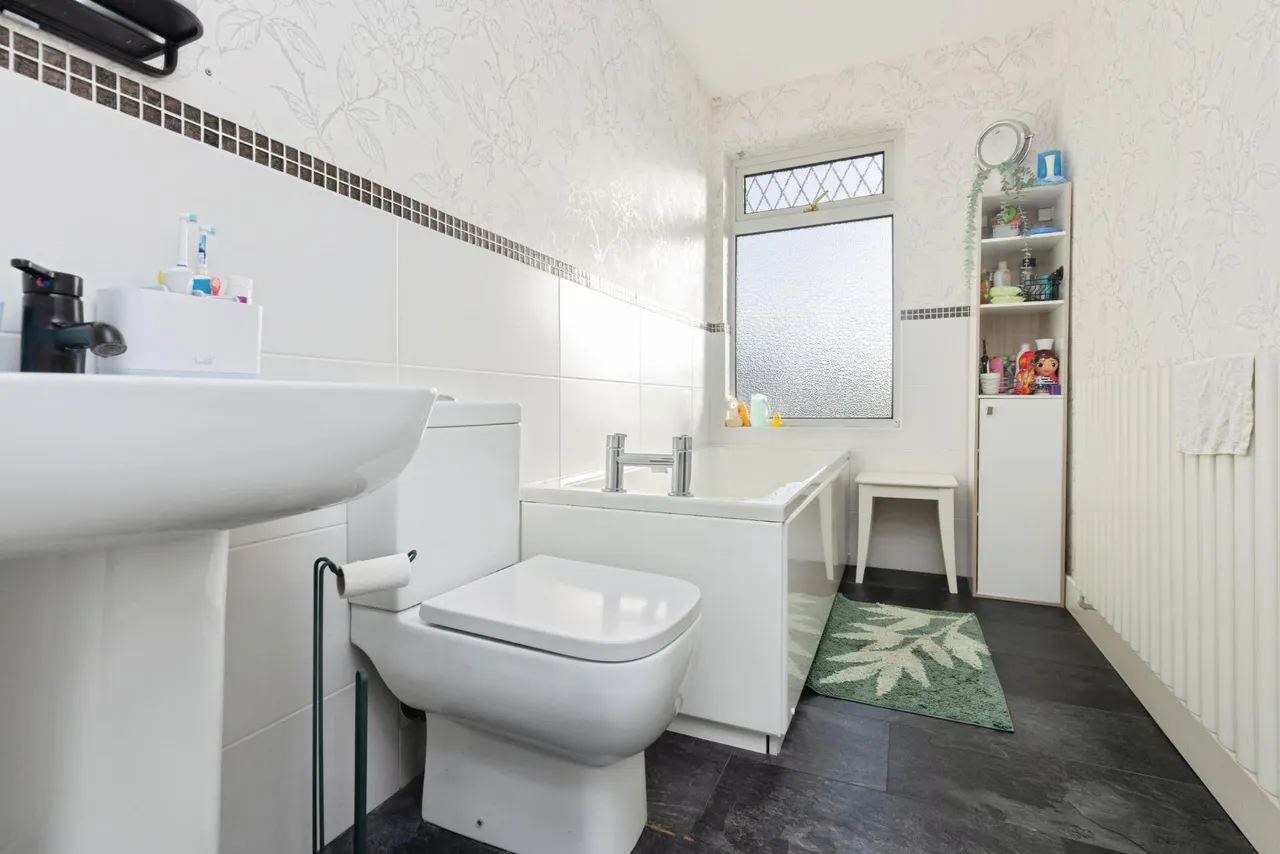 Hodgson Lane, Drighlington, BD11, photo 15