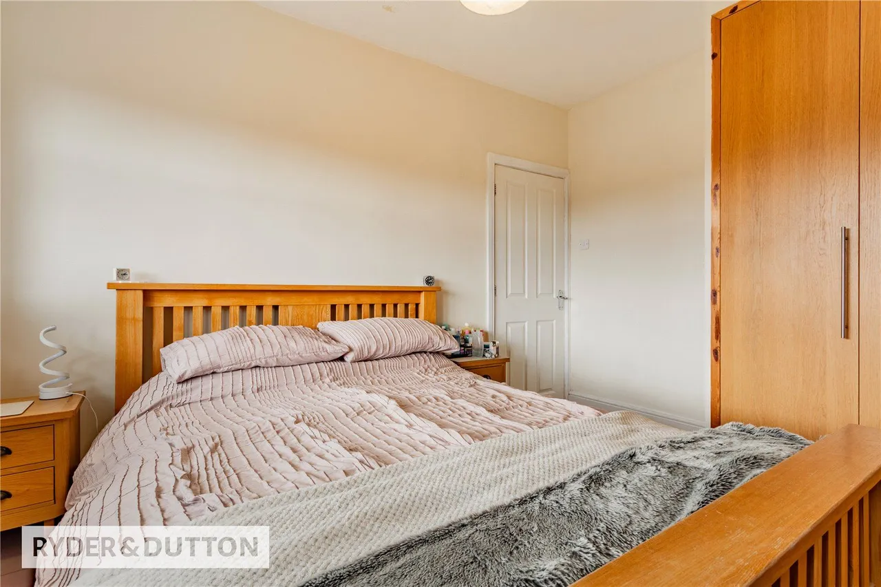 The Crescent, Middleton, M24, photo 12