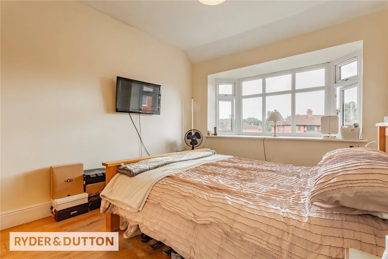 The Crescent, Middleton, M24, photo 13