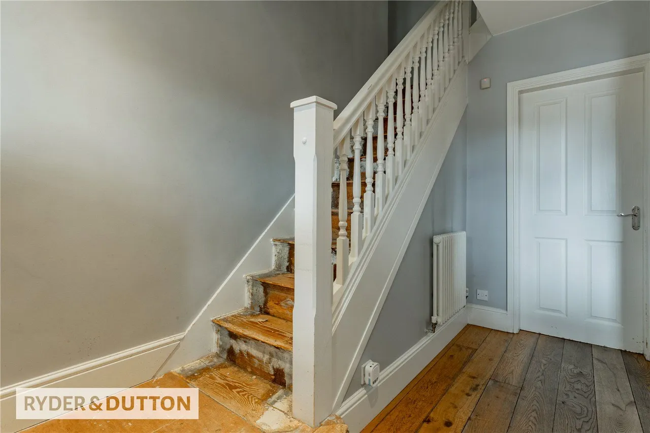 The Crescent, Middleton, M24, photo 19