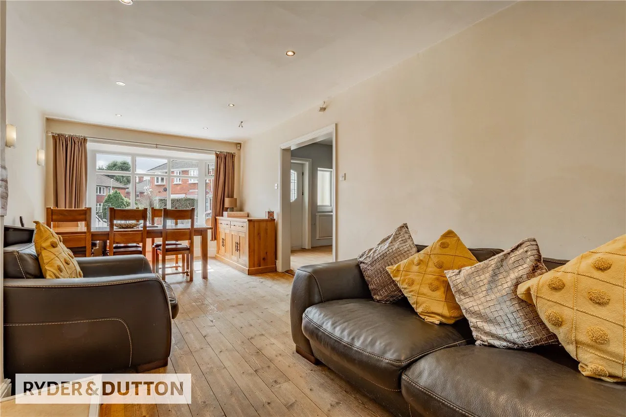 The Crescent, Middleton, M24, photo 5