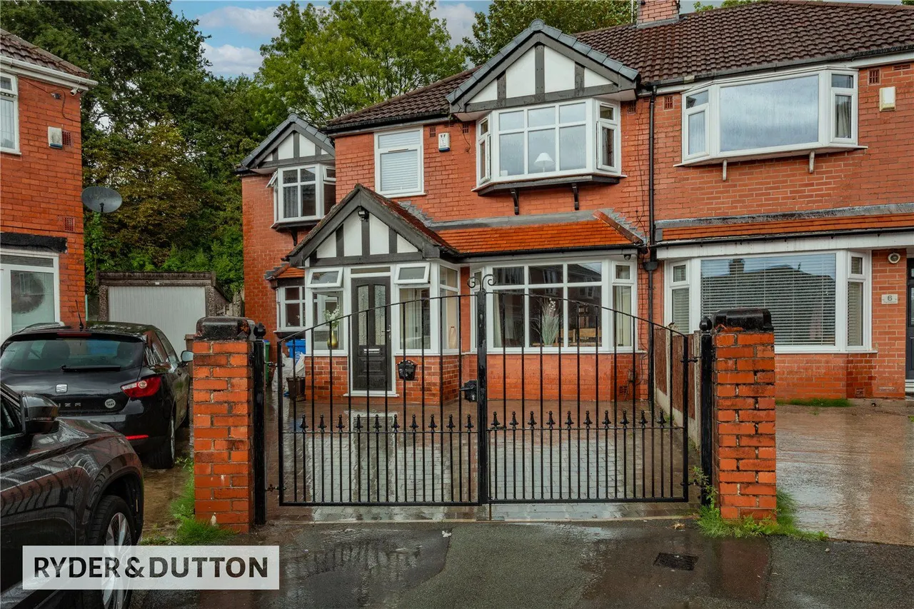 The Crescent, Middleton, M24, photo 23