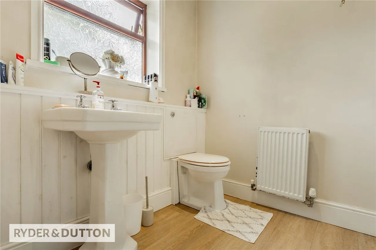 The Crescent, Middleton, M24, photo 18