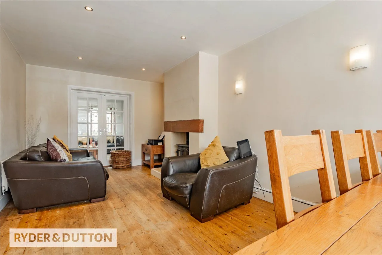 The Crescent, Middleton, M24, photo 4
