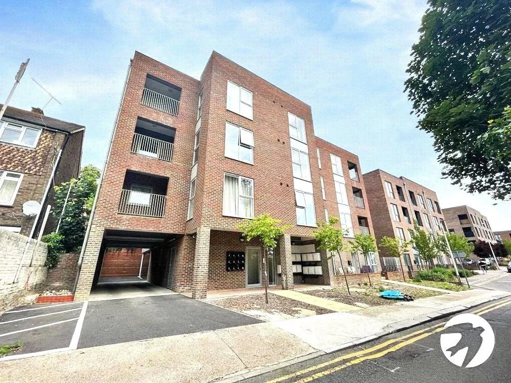 2 bed 2 bedroom property to rent, Cross Street, Chatham, ME4