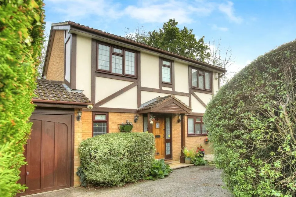 4 bed house for sale — Thirlmere Close, Egham, Surrey, TW20