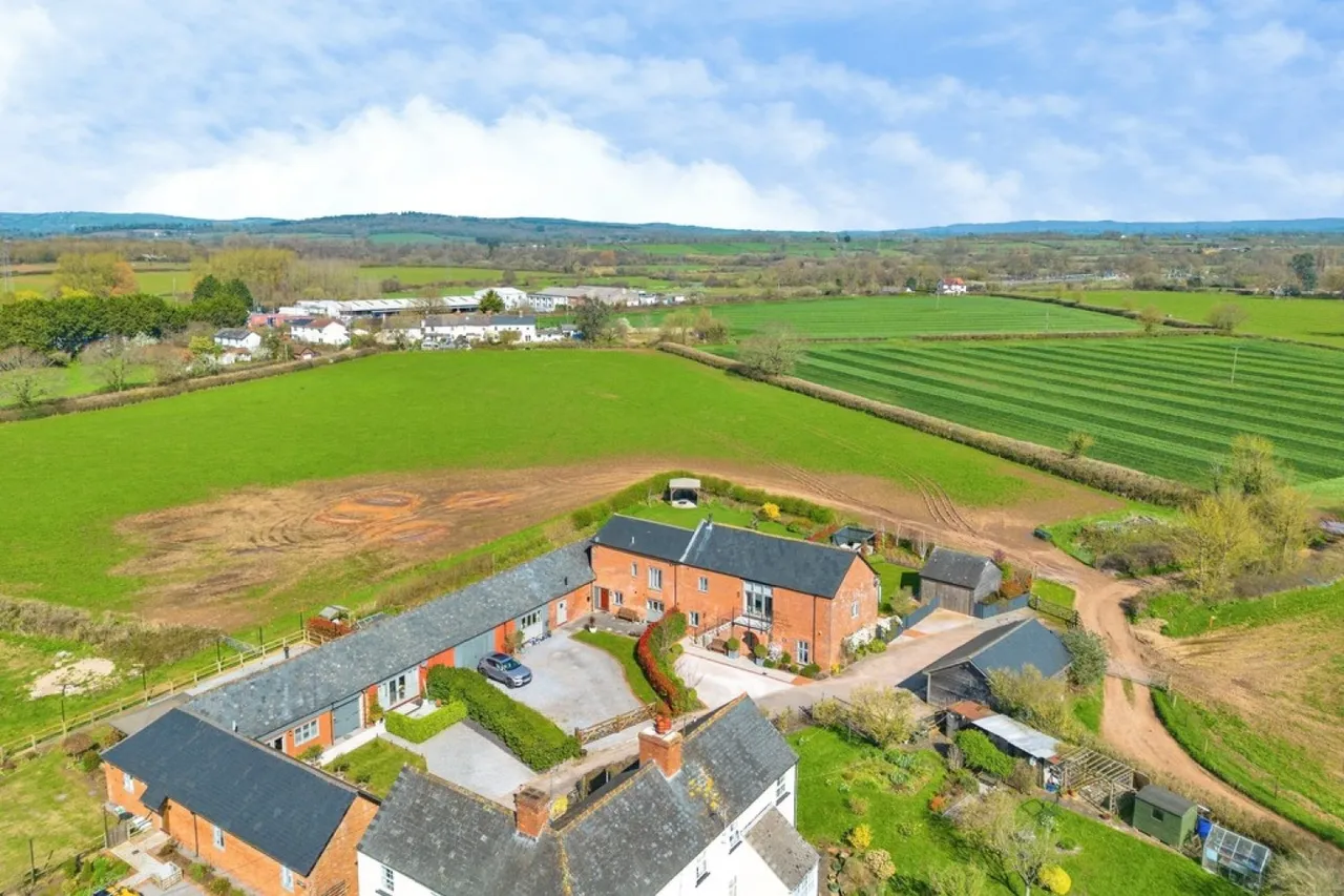 Broadclyst, Exeter, photo 4